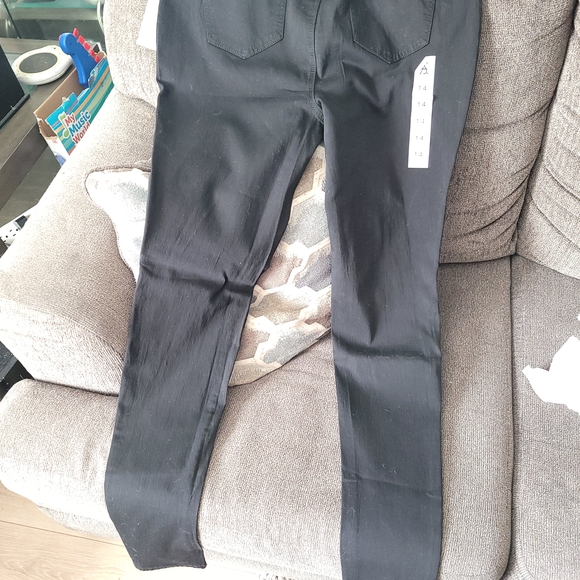 Women's Black Jeans - Picture 5 of 5